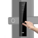 GIA ĐÌNH CÓ TRẺ NHỎ CÓ NÊN LỰA CHỌN KHÓA CỬA THÔNG MINH?